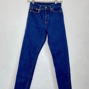 Levi Jeans  Dark Wash 25, straight leg